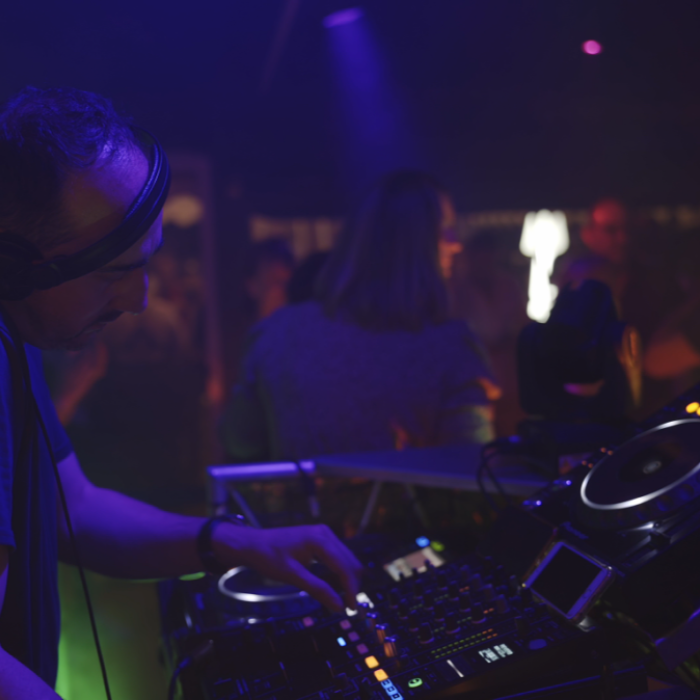 DJ professionnel Haute Garonne festival electro house funk clubbing dj mix